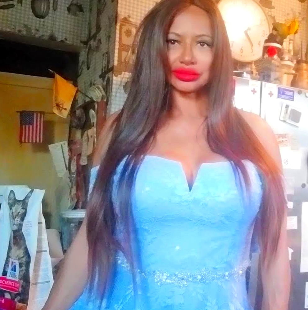 A very elegant say yes to the prom dress